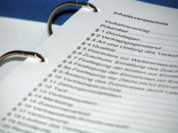 Seite eines Ordners zum Thema Verkehrsvertr&auml;ge mit einem Inhaltsverzeichnis